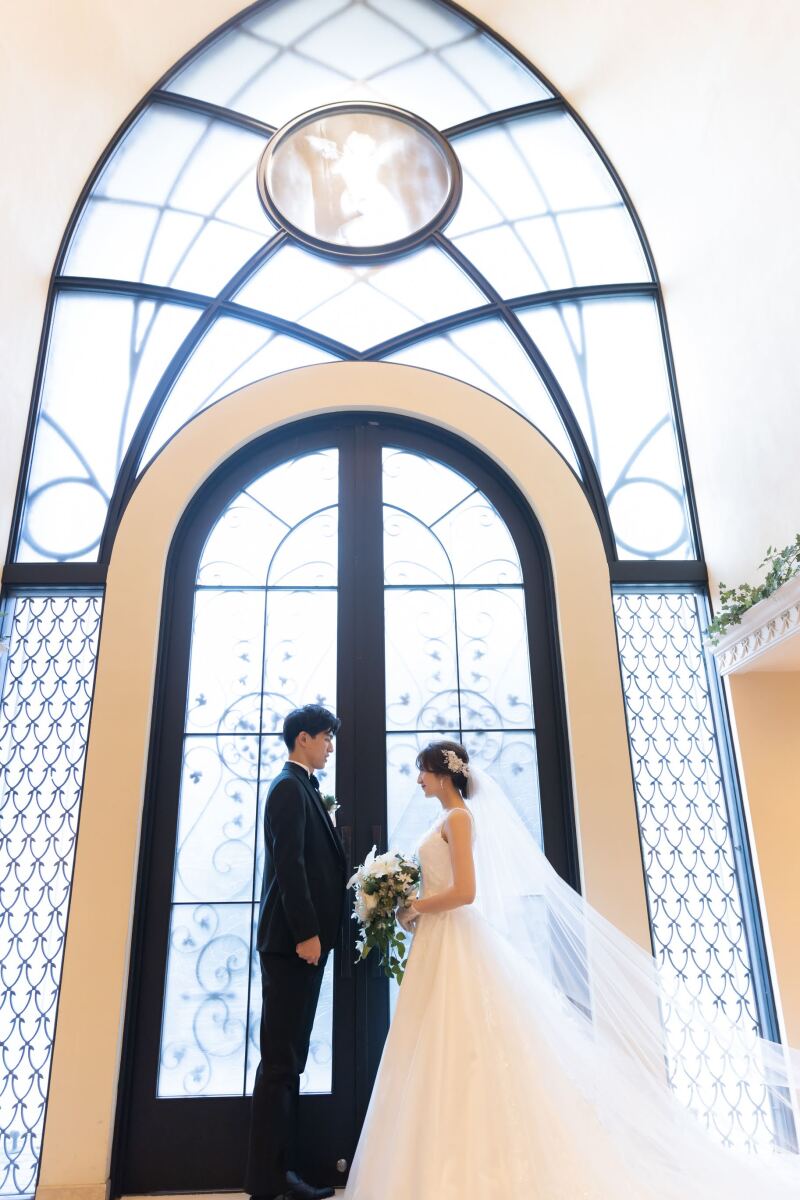 まずはウェディングドレスで