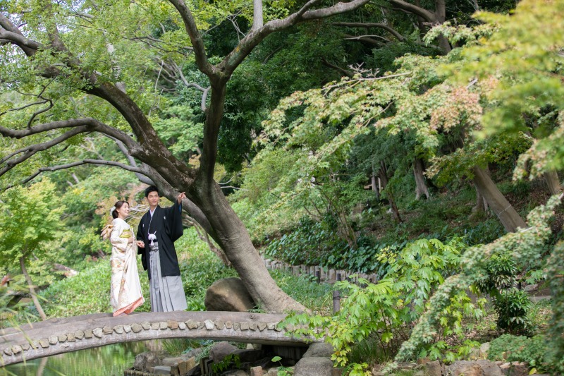 緑に映える、振袖で・・