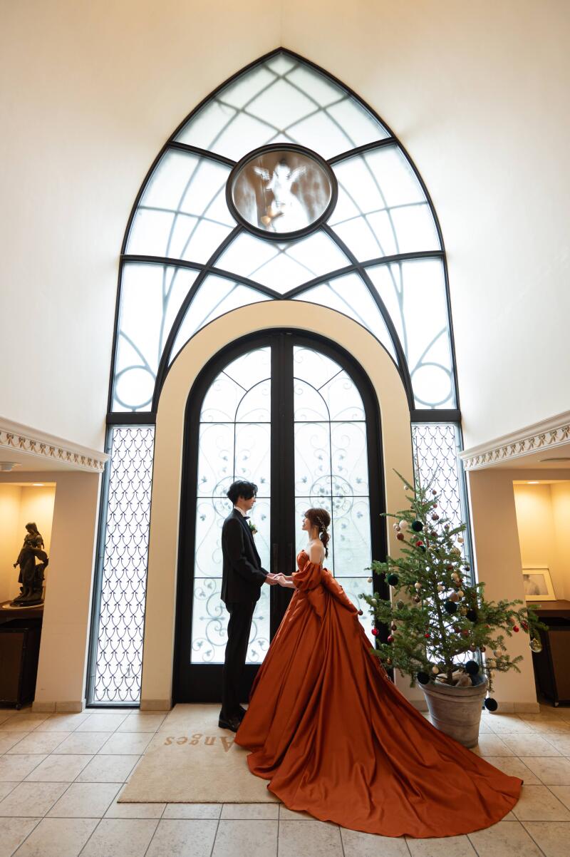 教会のエントランスにて