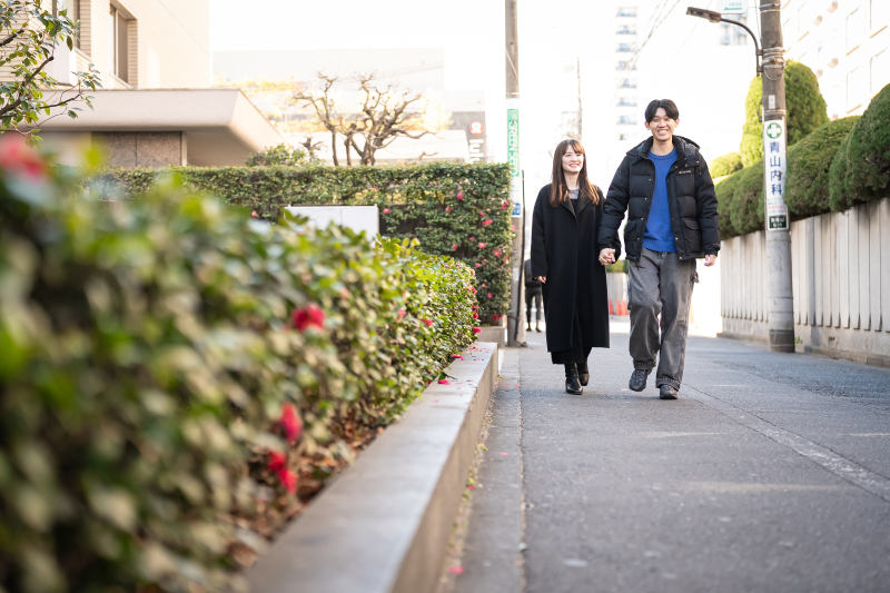 表参道の街並みを散歩しながら