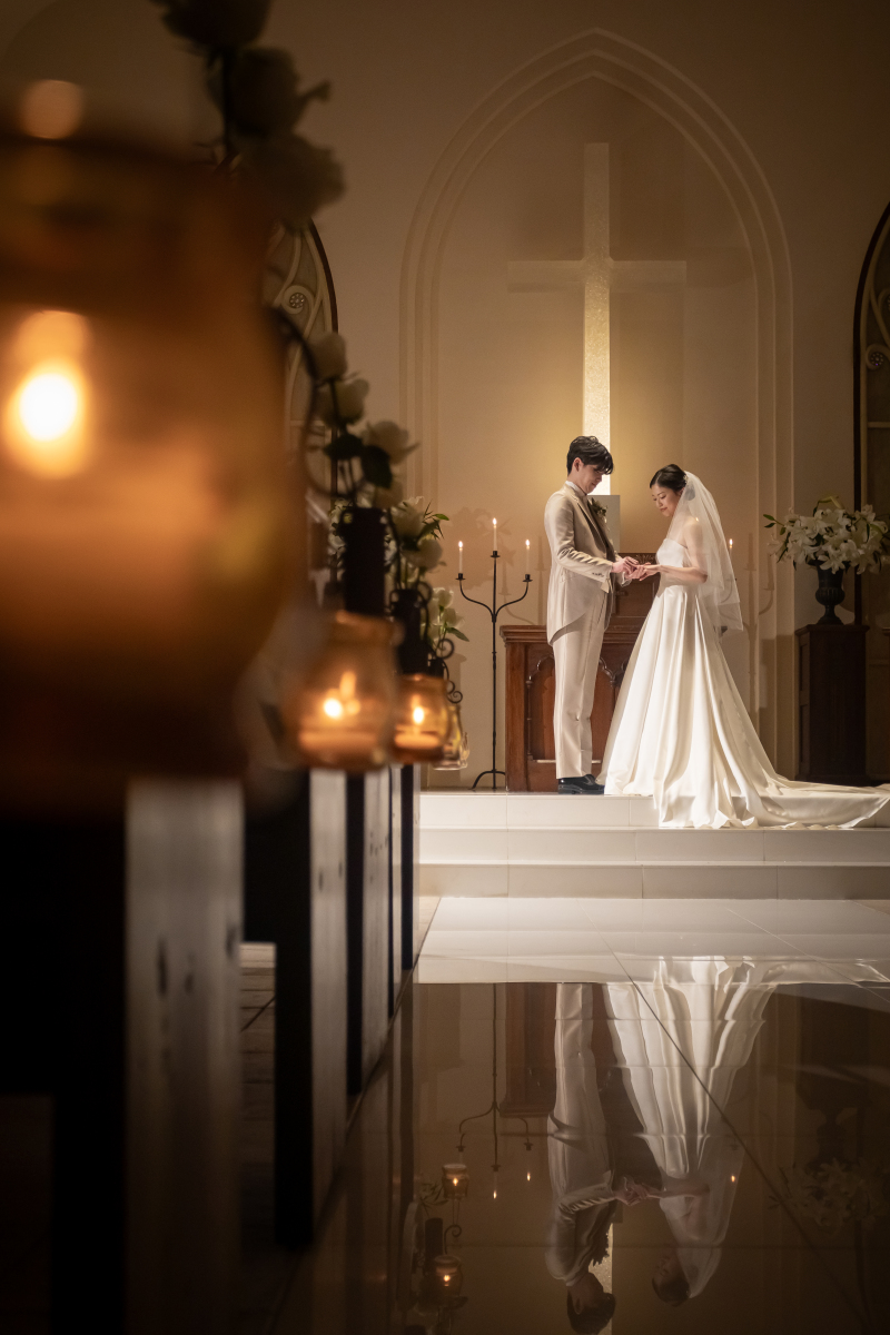 神聖な挙式の雰囲気の中で
