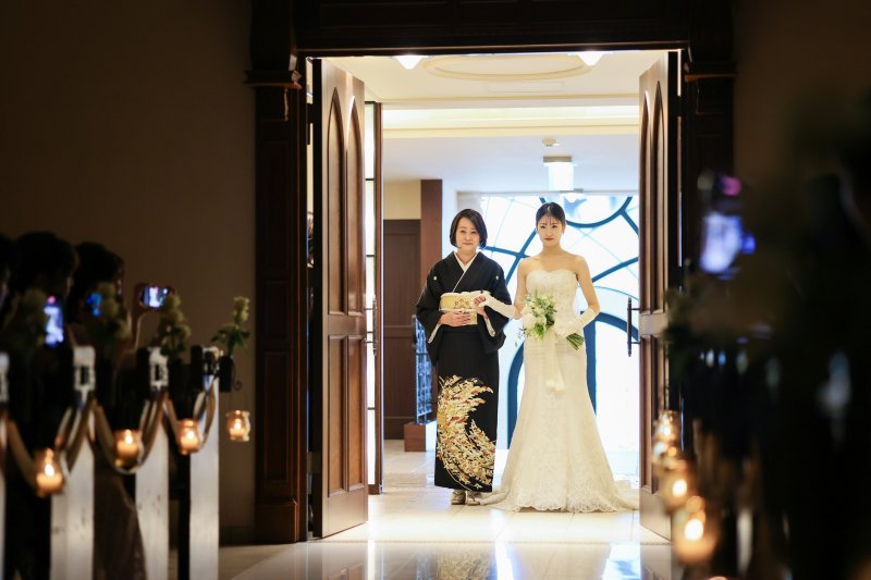 お母様のエスコートで