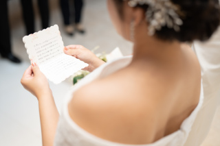 手紙と花束に感謝の気持ちを添えて
