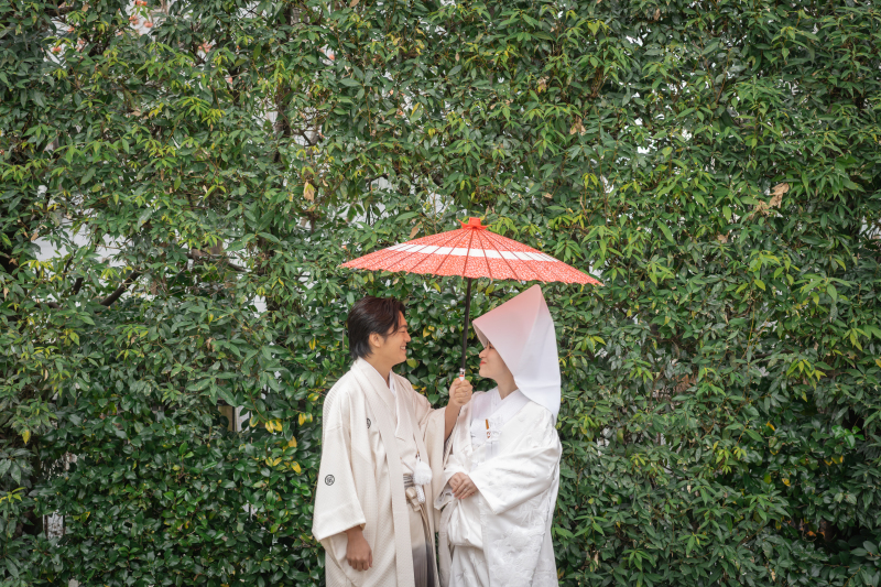 おふたりとも白い衣裳で