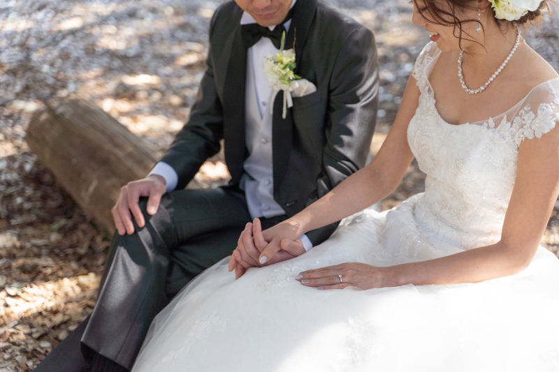 婚約指輪が見えるショットも...♡