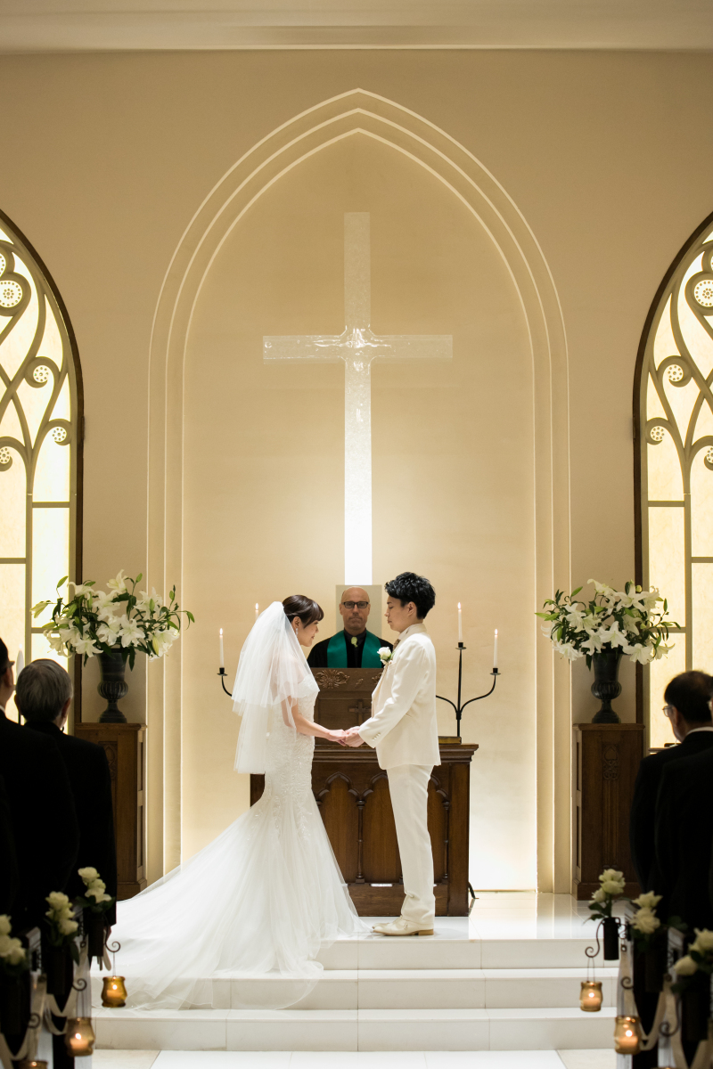 礼拝堂で誓いを