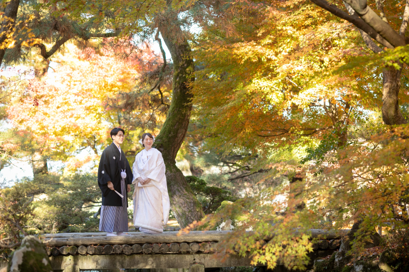 紅葉に囲まれて