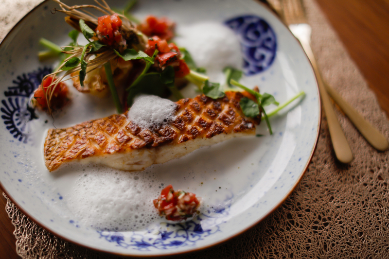 【フォト会食】チャペル+会食(新婦衣装2着・会食(6名分)・全データ)お披露目と感謝の気持ちを伝える、新しいお祝いスタイル