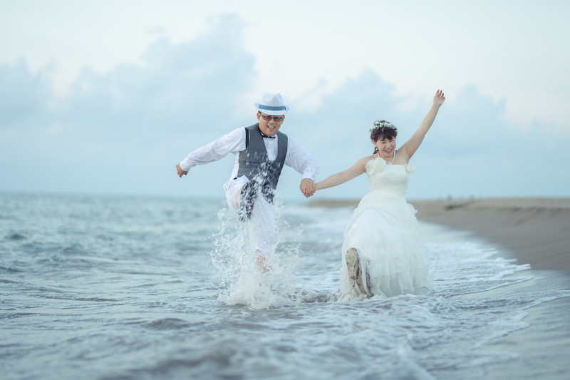 海で大はしゃぎ