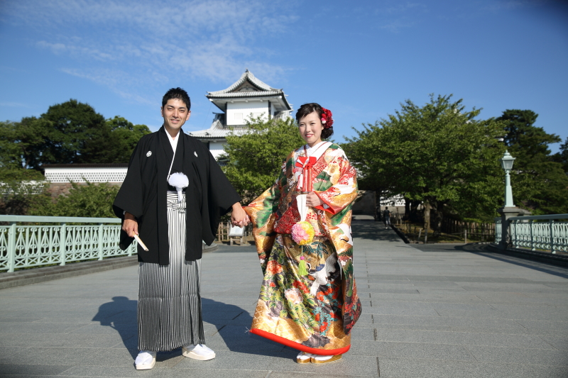 早朝の石川門前です