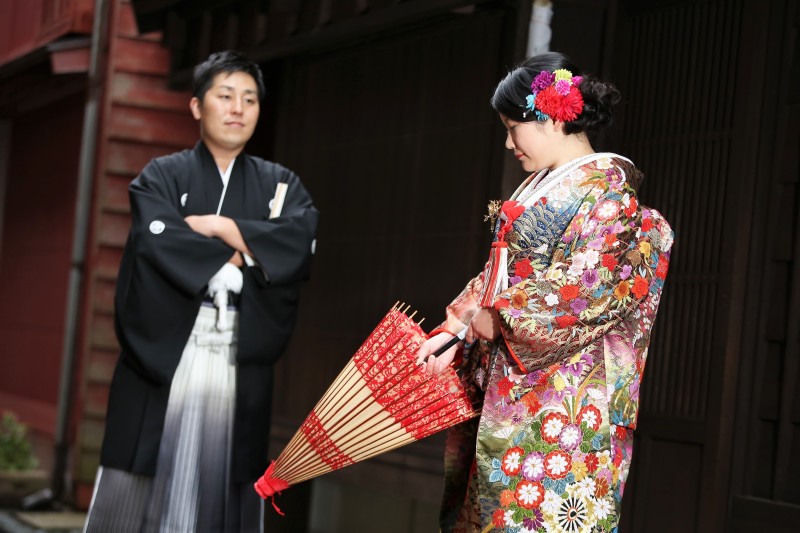 新婦様の衣装は相良刺繍