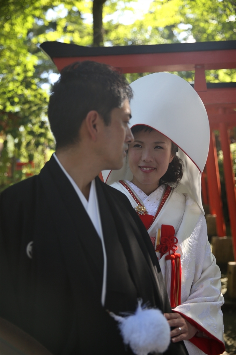 赤い鳥居があります