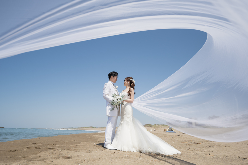 ベールがなびく~~