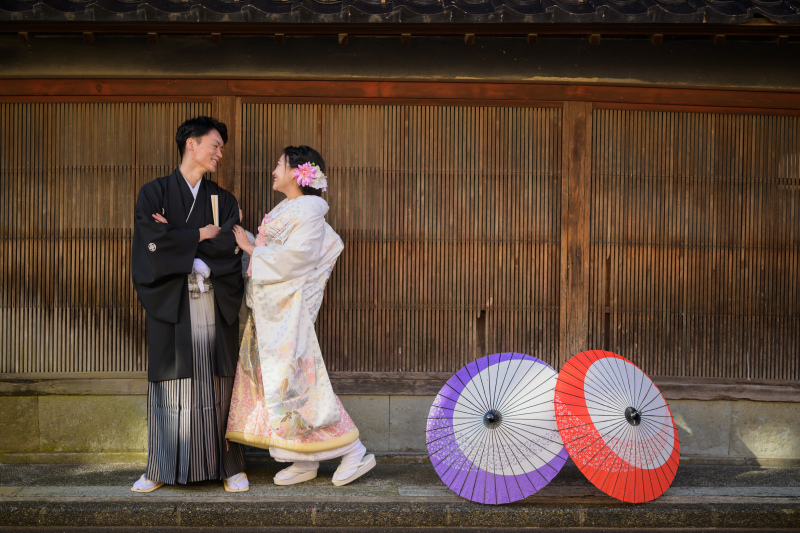 格子戸背景に