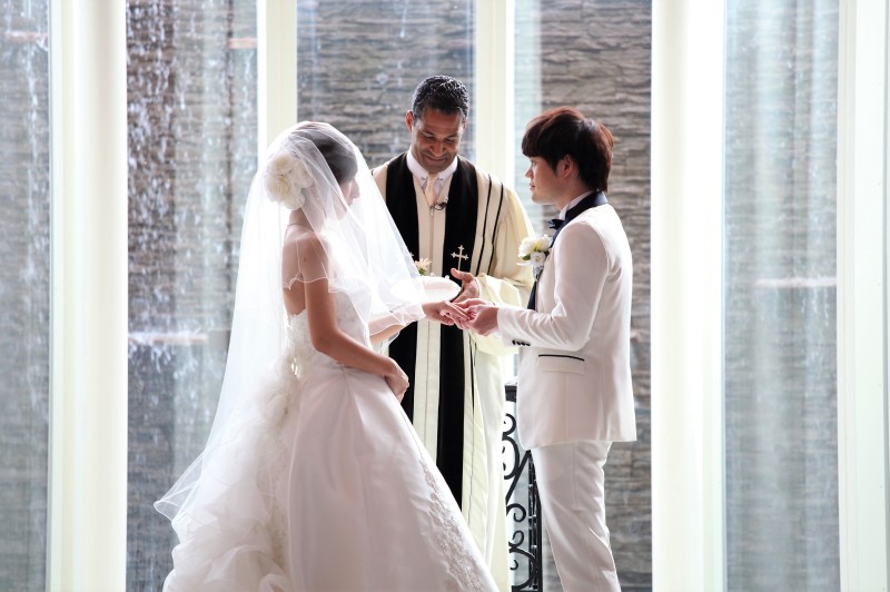 光が綺麗なチャペル