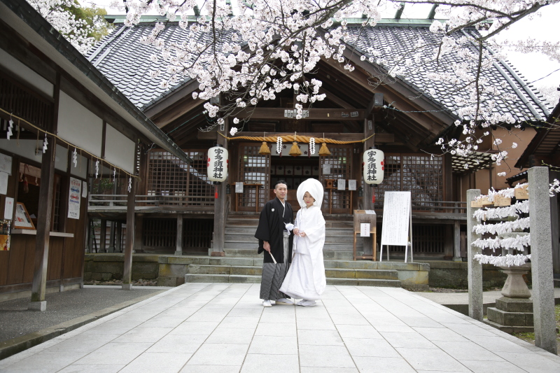 白無垢で神社
