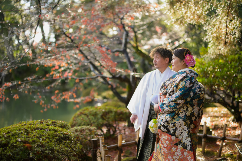 紅葉が少し残る中