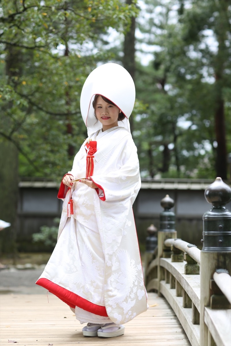 赤が入った白無垢