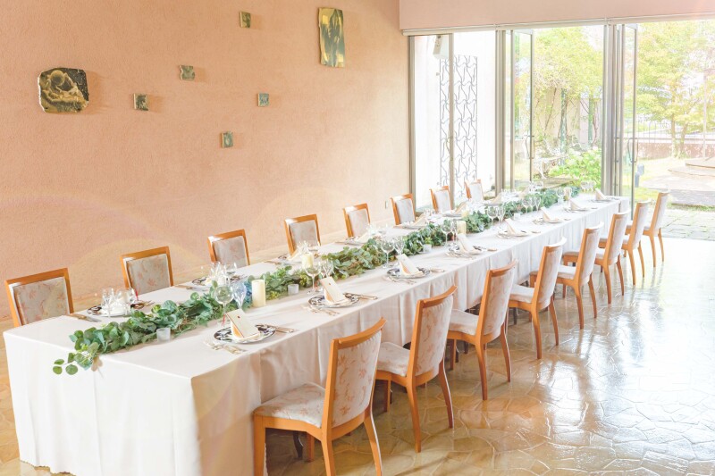 【挙式・会食セットプラン】ホテルでのキリスト式＋衣装＋撮影＋美容着付＋会食会(10名)までセットになった結婚式応援プラン