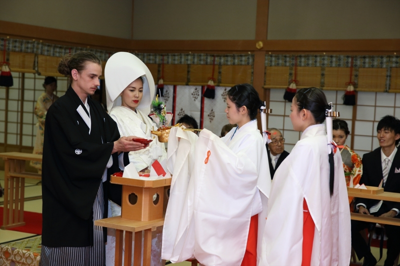 【神社婚プラン】金澤神社婚!白無垢撮影!希望の神社で結婚式を行うプラン。式スナップ撮影+集合写真撮影 親族友人の参列も自由。