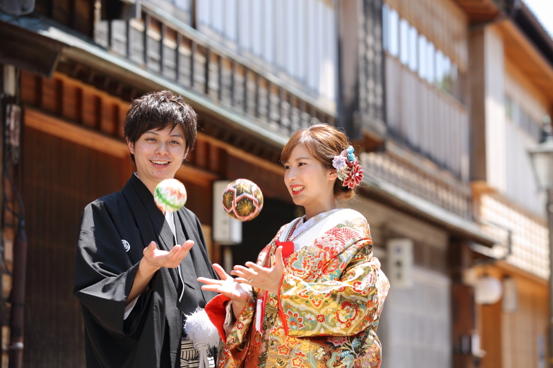 【桜限定ロケーションプラン】ひがし茶屋街と浅野川桜並木を廻るこの時期限定プランで人力車移動もセットされています