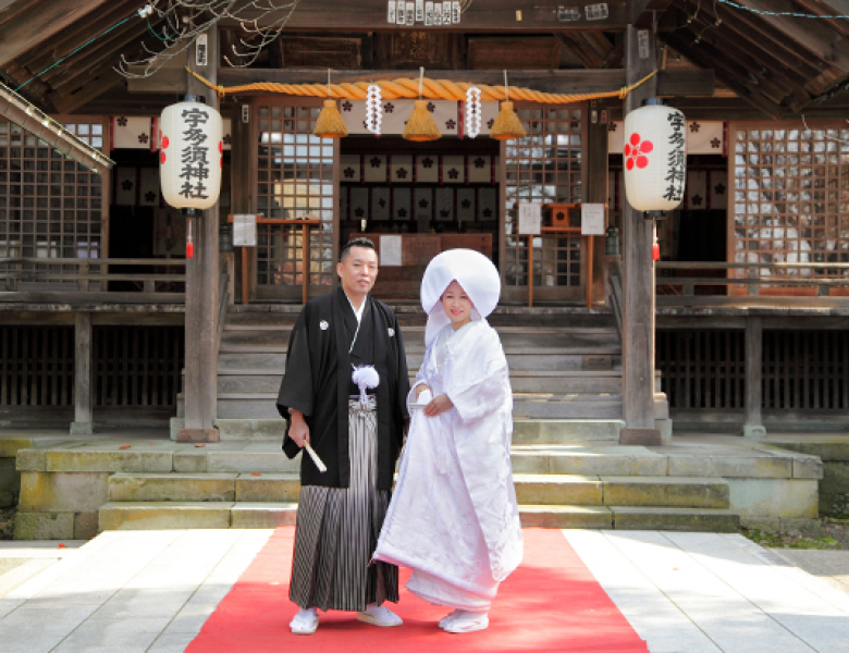 【神社婚プラン】白無垢と色打掛!希望の神社で白無垢で結婚式+境内で色打掛ロケ撮影+集合写真撮影のセット 親族友人の参列もOK