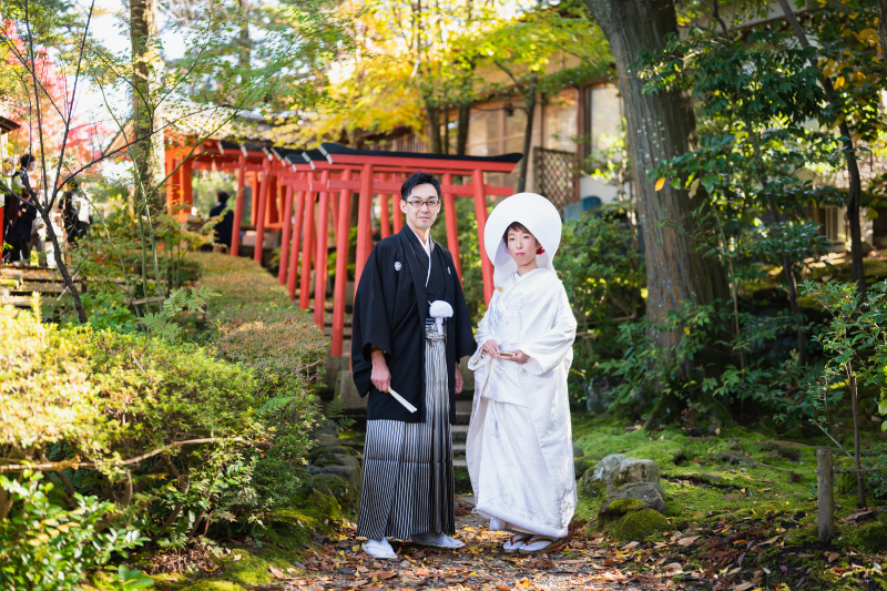 【神社婚プラン】白無垢と色打掛!希望の神社で白無垢で結婚式+境内で色打掛ロケ撮影+集合写真撮影のセット 親族友人の参列もOK