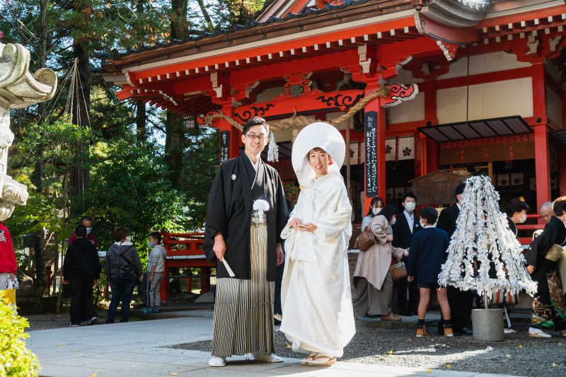 【神社婚プラン】白無垢と色打掛!希望の神社で白無垢で結婚式+境内で色打掛ロケ撮影+集合写真撮影のセット 親族友人の参列もOK