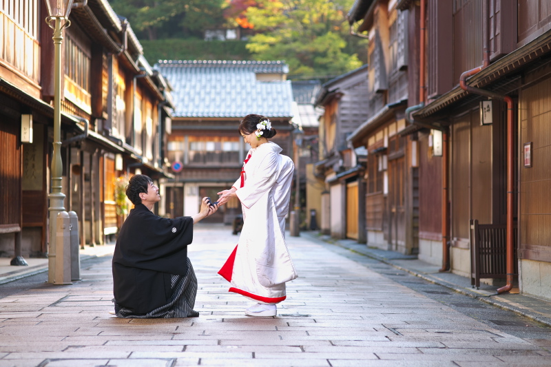 【まだ間に合う・紅葉プラン】和装2着で2ヵ所撮影!ひがし茶屋の街並みと兼六園の紅葉撮影。