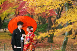 【紅葉プラン】和装2着で2ヵ所撮影！ひがし茶屋の街並みと兼六園の紅葉撮影。8月末迄予約の方に早期予約特典有！