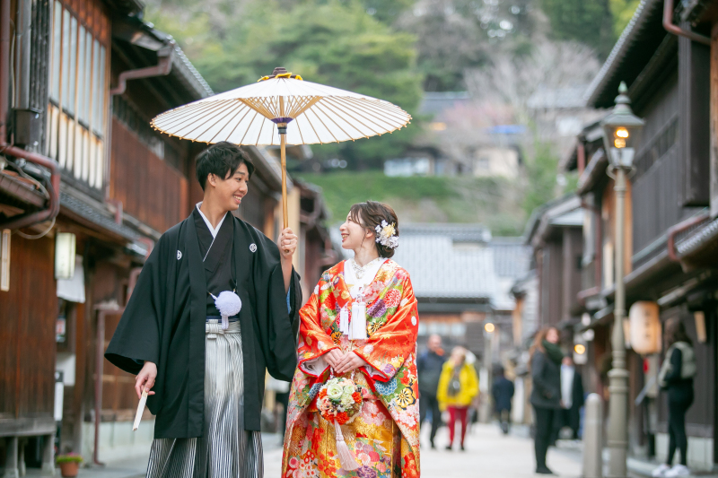 観光客に見守られながら