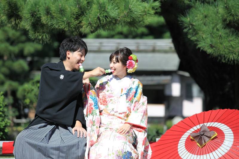 お団子を食べながら♪