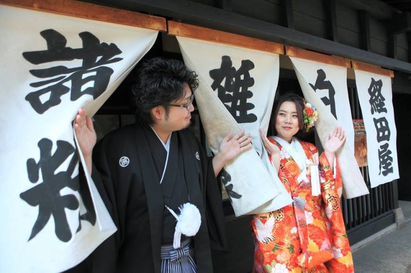 暖簾からこんにちは