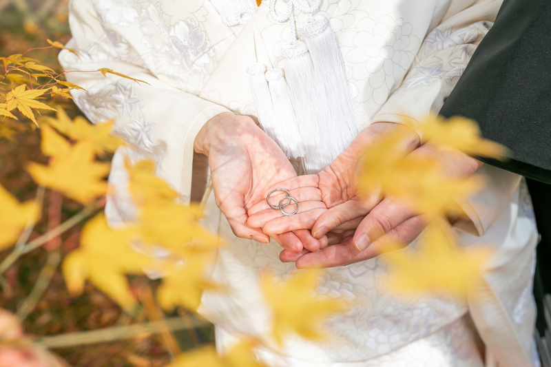 紅葉越しのリングフォト