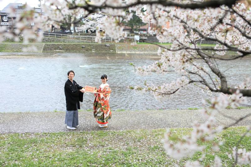 浅野川のほとりで