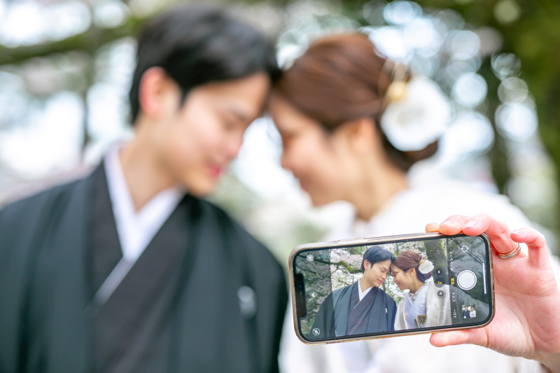 おでこをコツンと