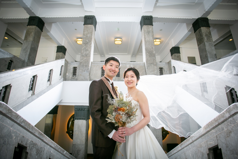 ベールをなびかせて