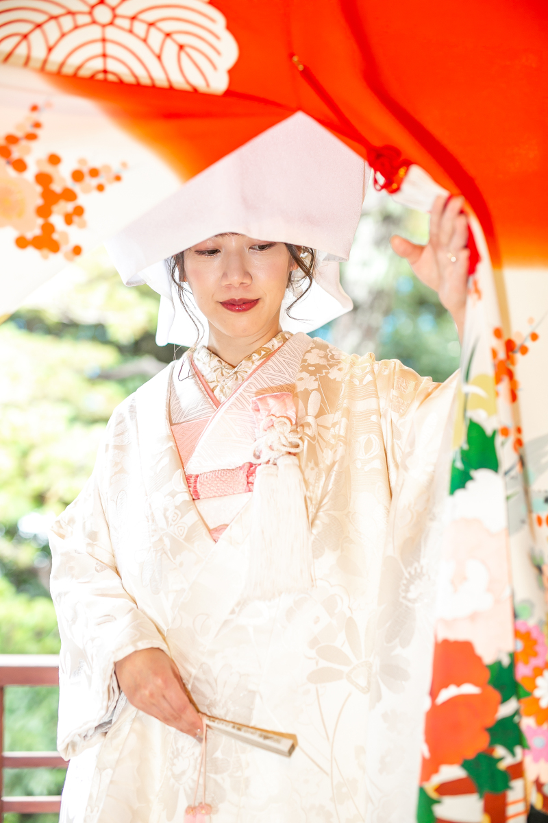 花嫁のれんをくぐりながら