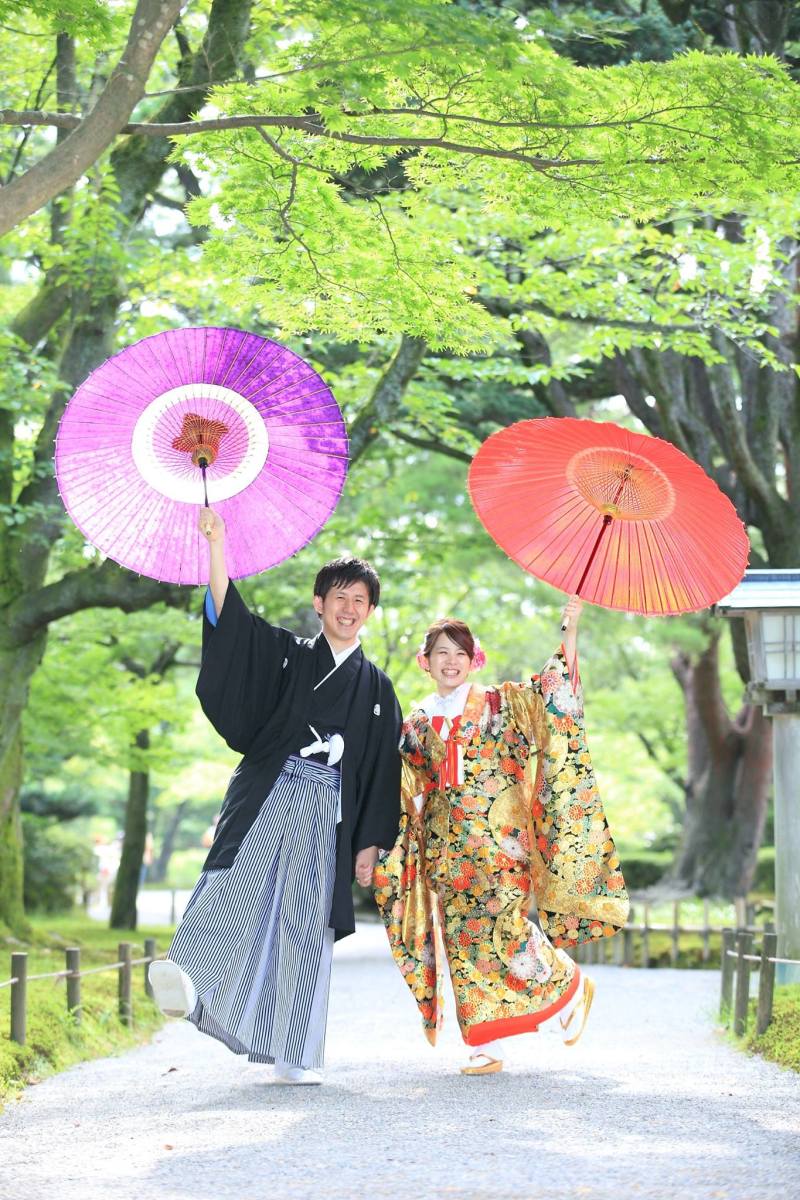 両手を上げてバンザイ!