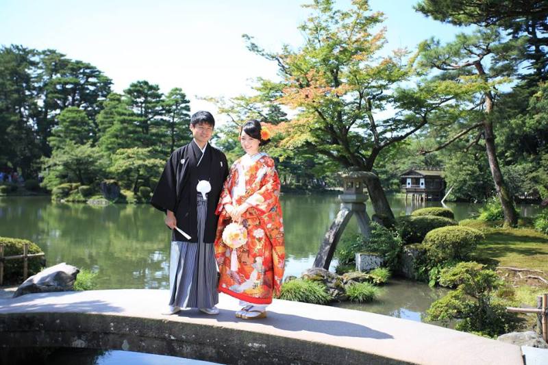 ことじ灯籠前にて