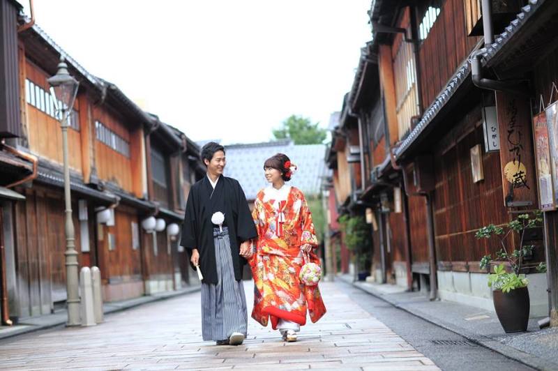 ひがし茶屋街のメインストリートにて