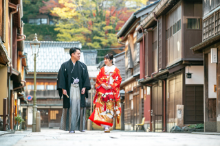 紅葉シーズンの兼六園、東茶屋街、和装スタジオにて撮影させていただきました。