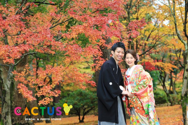 極彩色の園内にて