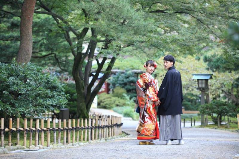 振り向きながら♪