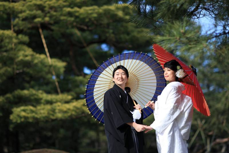 遠くを見つめて