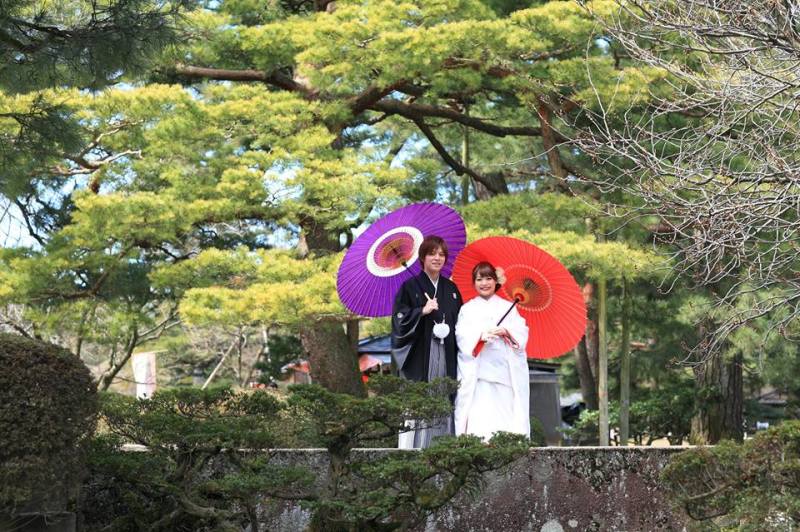 番傘をさしつつ