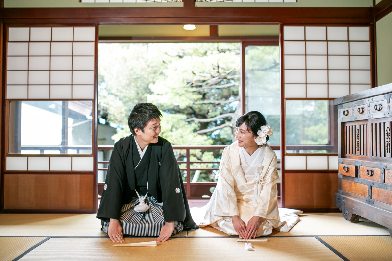 正座ポーズにて