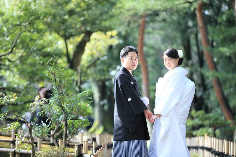 振り向きながら♪