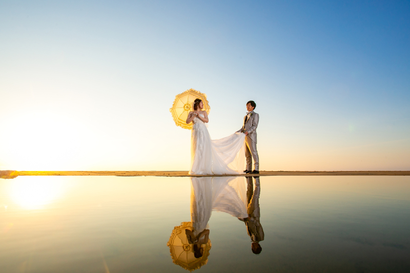 水面に映る楽しげなお二人