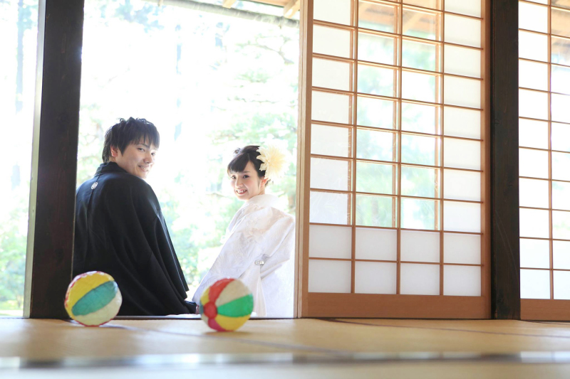 障子の隙間から